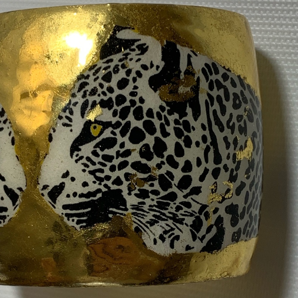 EVOCATEUR gold plated wide cuff bracelet with leopard design heads - Picture 7 of 8